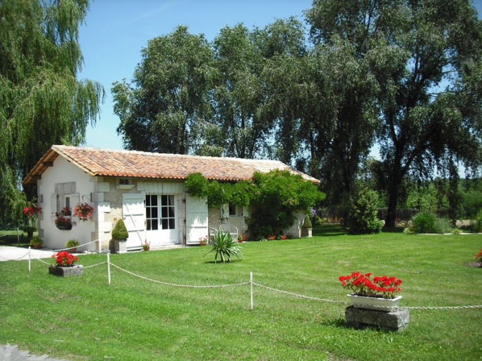 ONE BEDROOM 2 BED GITE IN THE FRENCH COUNTRYSIDE